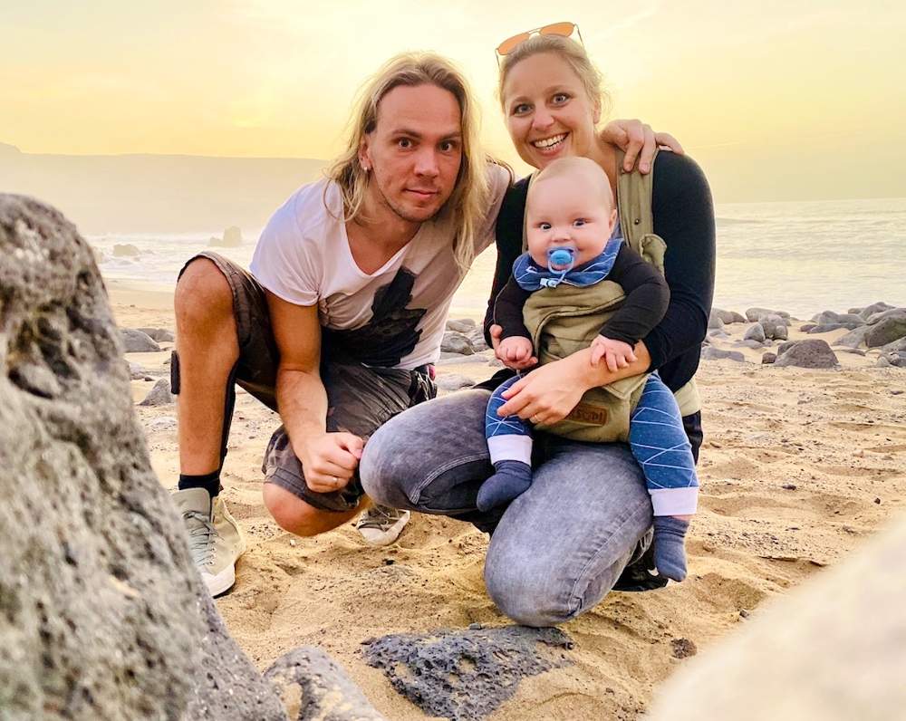 Digitale Nomaden Familie_Jenny und Christian mit ihrem Baby Louis
